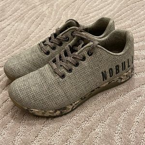 NOBULL Woman’s trainers. Size (M-7, W-8.5).